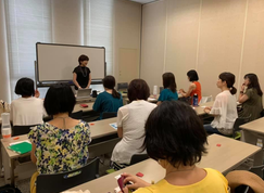 企業さまイベントで財布香セミナー